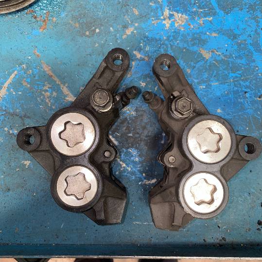 Pinzas freno delanteras Yamaha Tmax 500, 07. 