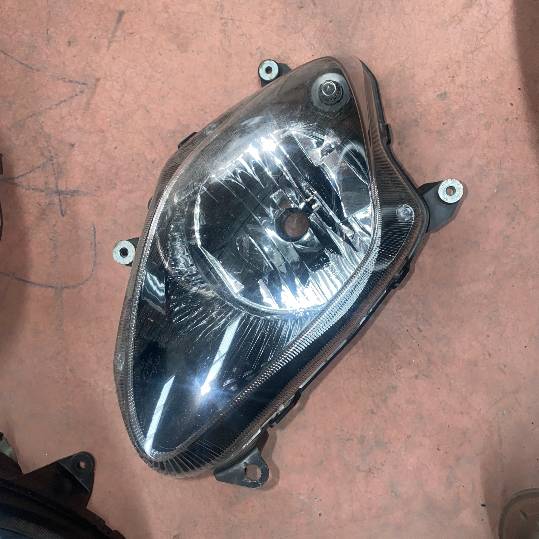 Faro Honda Forza 250. (Izquierdo)